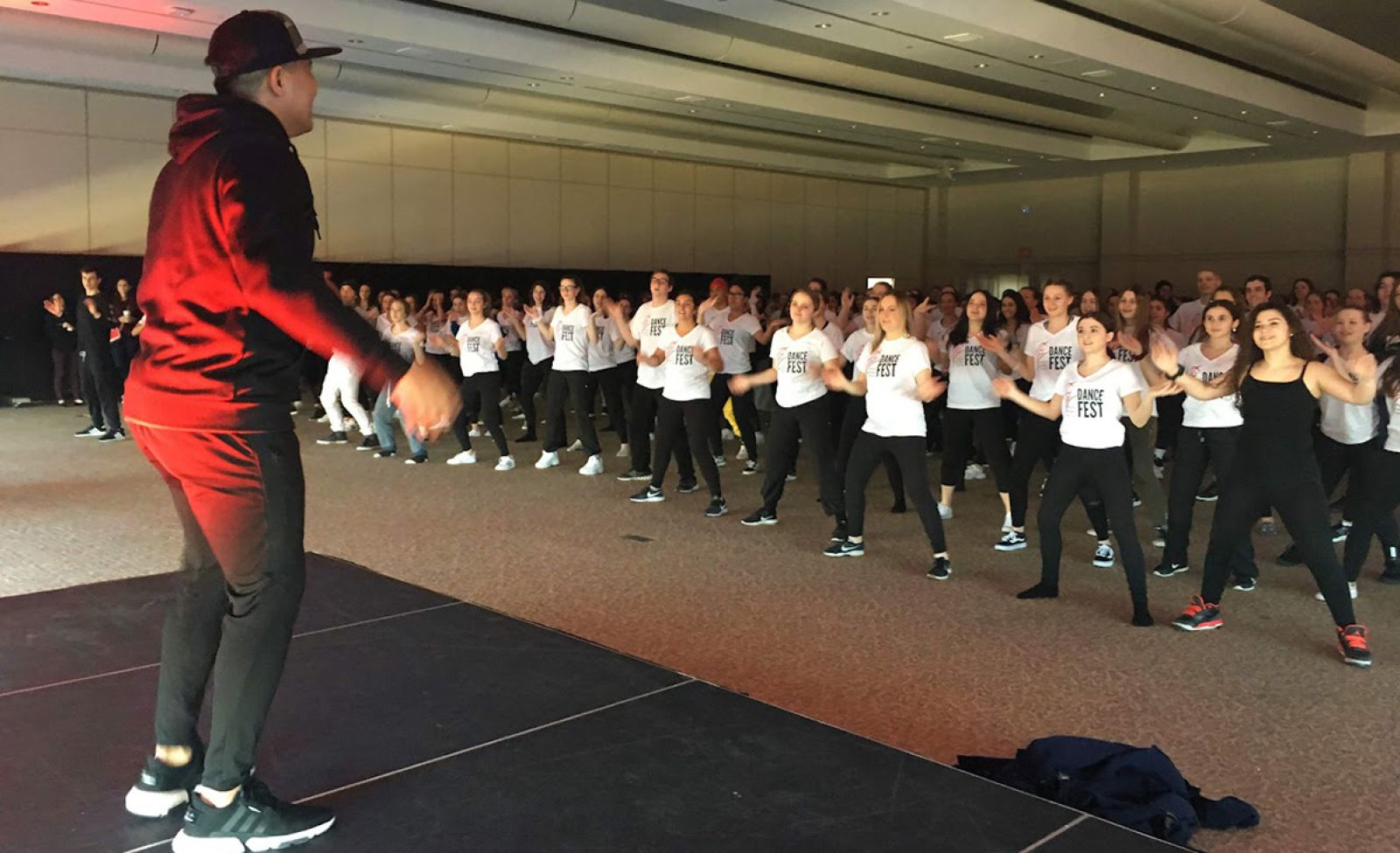 OSS DANCESFEST dancers with instructor